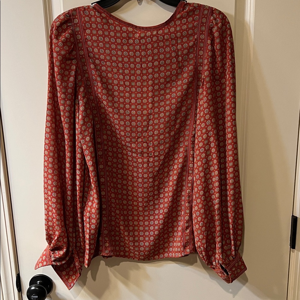Max Studio Red Geometric Blouse med NWT Retails $118  !!! WOW - Picture 9 of 9